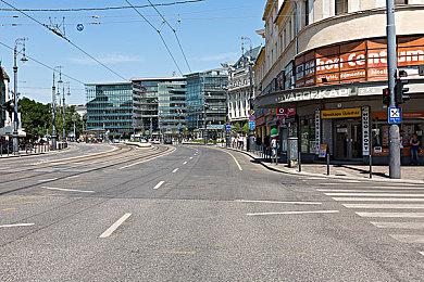 3DM速报：卡普空用萌妹宣布跳票 《天涯明月刀》众多大佬删号退游